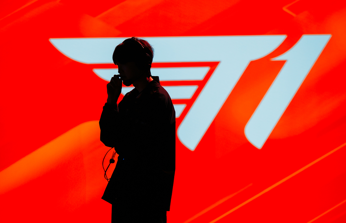 T1 coach at DreamHack World Finals 2025.