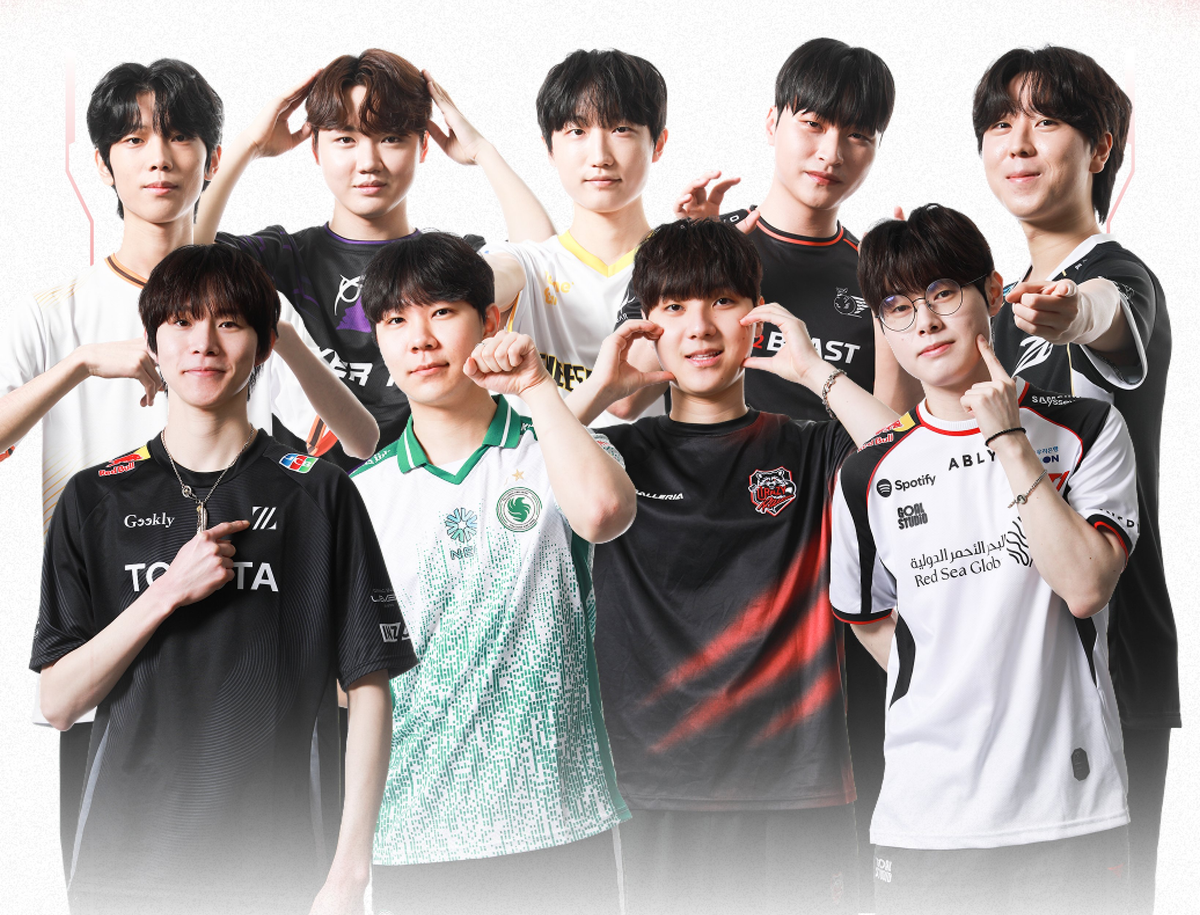 Group photo of OWCS Korea athletes. Image by Overwatch Esports Asia